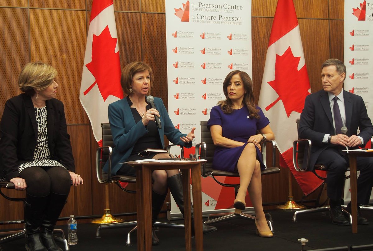 s_malcolmson's tweet photo. Inspire the discouraged. Give voice to those not heard. Potential of social media is far reaching. #pearsonsocialmedia panel exchange ideas, share experiences and highlight movements amplifying voices, like #Reconciliation #Metoo #Timesup Tx #UTWIH2018 4 being engaged audience! https://t.co/rzcpGFGiCw
