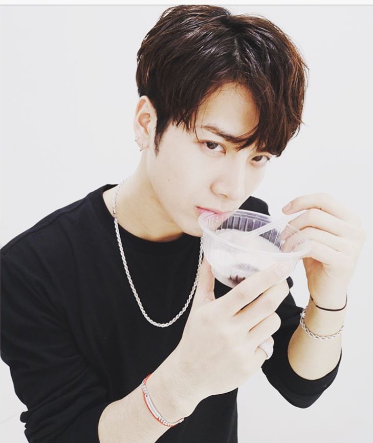 panyopiyo's tweet photo. ทำเป็นชะม้อยชะม้ายชายตา 🙄
#jacksonwang
#EYESONYOUGOT7
#teamwang
#jackjar https://t.co/1Vms56KUFu