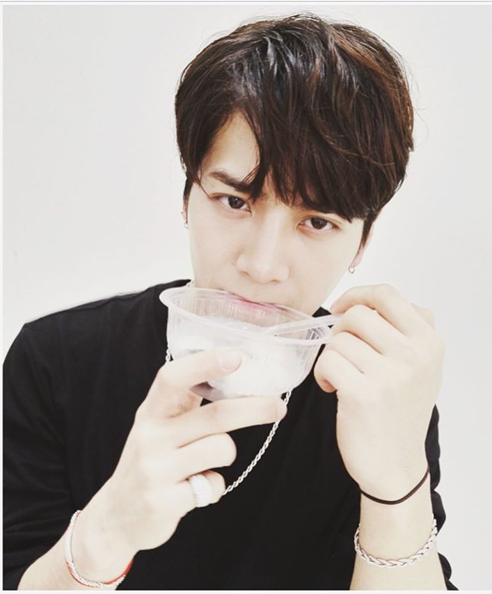panyopiyo's tweet photo. ทำเป็นชะม้อยชะม้ายชายตา 🙄
#jacksonwang
#EYESONYOUGOT7
#teamwang
#jackjar https://t.co/1Vms56KUFu