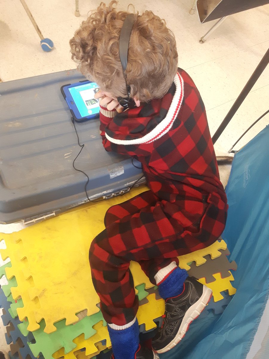 MrPatonTLDSB's tweet photo. Celebrating @DrSeuss birthday today. Listening to readalouds of our favourite Seuss books.  #drseussrocksatASES @ArchieStouffer https://t.co/u2Ci2EW4Im