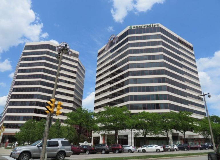BizTimesMedia's tweet photo. .@AssociatedBank closes on acquisition of Diversified Insurance https://t.co/sIHrjufZbg https://t.co/wJL23UASnT