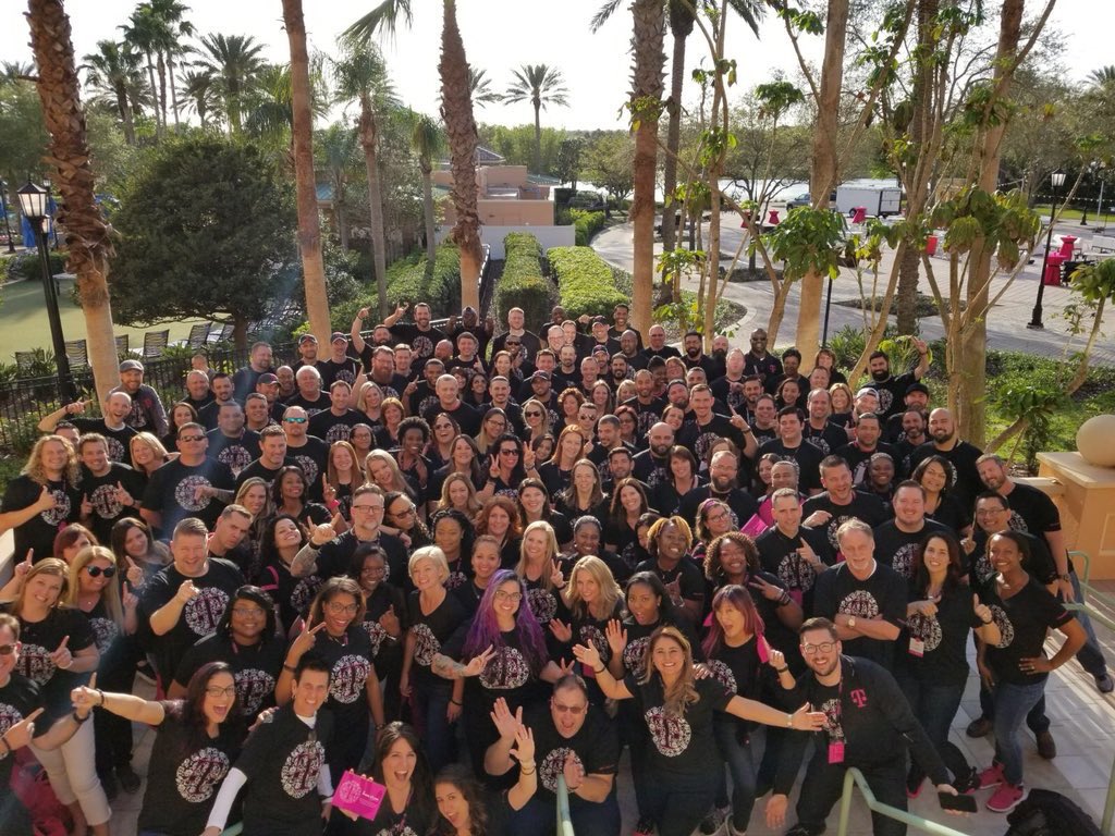 bnash001's tweet photo. Reason I love my job, because I get to work with this team everyday (so blessed) #ifreakinlovemyteam #SElovewhatyoudo #PowerOfLove https://t.co/kPNRzCEivz