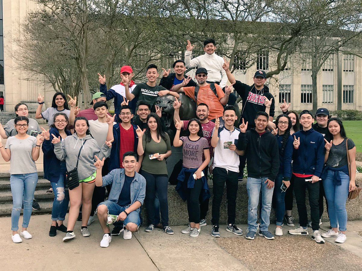 SamHoustonHS's tweet image. Another great campus visit AVID @Shhsco19  @UHouston #BetterMakeRoom #SamPride 🎓🎓 #samstrong #houstonstrong