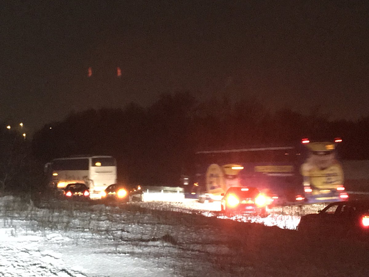 ec_bath's tweet image. Yesterday last job from LHR to Bath. The London longest journey ever, 6.5 hour, but based on my experience I manage drive safely and take customer to Dunkerton. #bathsnow #m4 @BathEchoWO @BathChron @BathEcho