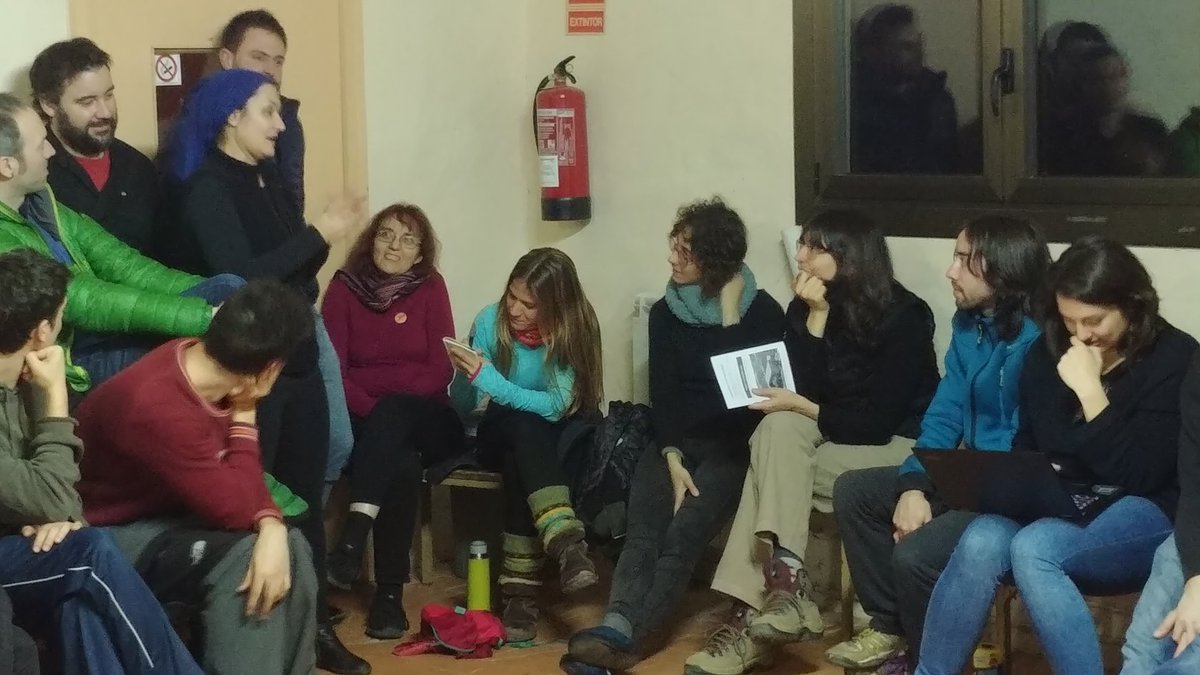 xsecat's tweet photo. "Encara @EndesaClientes no ens ha donat resposta de què va passar fa un any a #LaGuardiaLada quan vam estar 48 hores sense llum" La casa de colònies #GuardiaLada ens explica com ho van viure amb 80 nens i nenes a la casa #Volt4TenimEnergia https://t.co/YYrxDbVYHZ