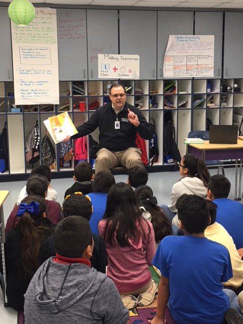 BormanPYP's tweet photo. Dr. Wilson and Dr. Smatresk visit Borman and read to students for Read Across Americ. @jkwilsiii @UNTPrez @MicheleSandefur #ibdenton #ReadAcrossAmericaDay @dentonisdlib https://t.co/fpVsgYEQDq