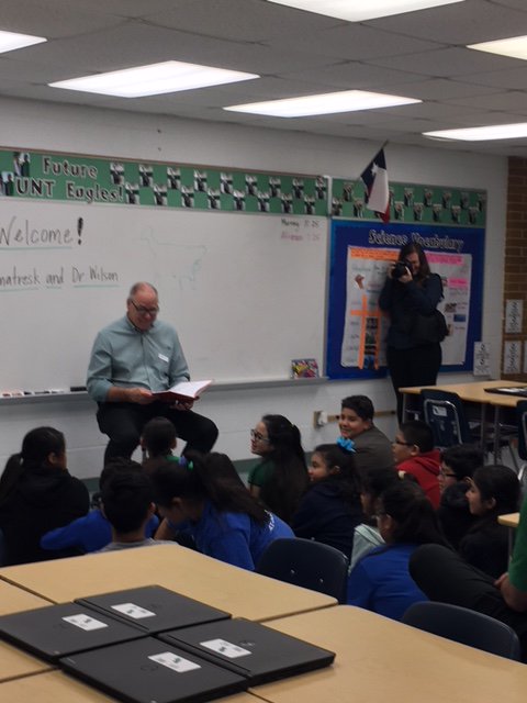 BormanPYP's tweet photo. Dr. Wilson and Dr. Smatresk visit Borman and read to students for Read Across Americ. @jkwilsiii @UNTPrez @MicheleSandefur #ibdenton #ReadAcrossAmericaDay @dentonisdlib https://t.co/fpVsgYEQDq