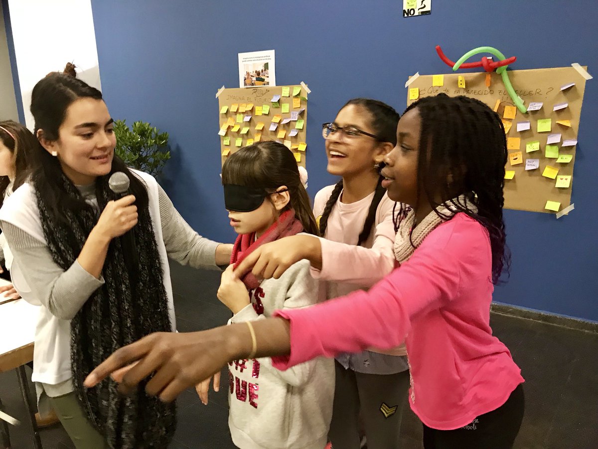 SparkGirls_cat's tweet photo. Intel.ligència Artificial: vine a descobrir què passa dins el cervell d’un robot. Taller impartit per #SmoothieInnovators amb #MaecelaArreaga #NoheVeiga #SellaMasselink i #Enrique conches #IA #SparkGirls #GirlsInSTEAM #EducateCollaborate #YoMoBCN18 https://t.co/pza5EHksE4