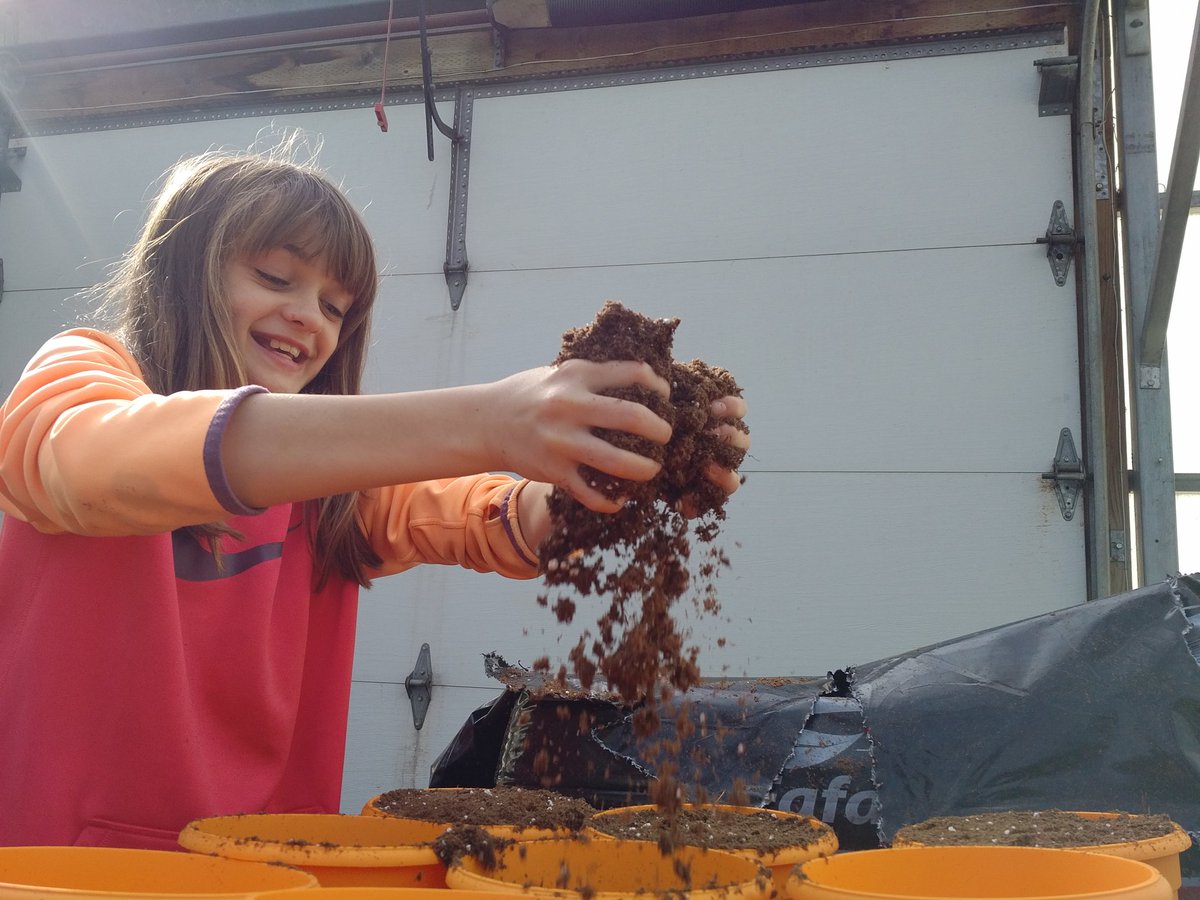 jeffbeattie2014's tweet photo. P.A. Days are for learning... 

#familytraditions #playinginthedirt #familyfarming #nextgeneration #forthgeneration https://t.co/JbnDbSocM6