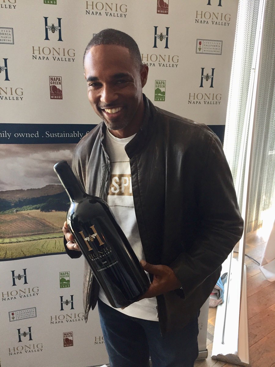 HonigWine's tweet photo. The dreamy @JasonWGeorge dropped by to see us at @KariFeinsteinPR #oscar lounge. Come visit the winery Jason! https://t.co/n0BlgWVFMr