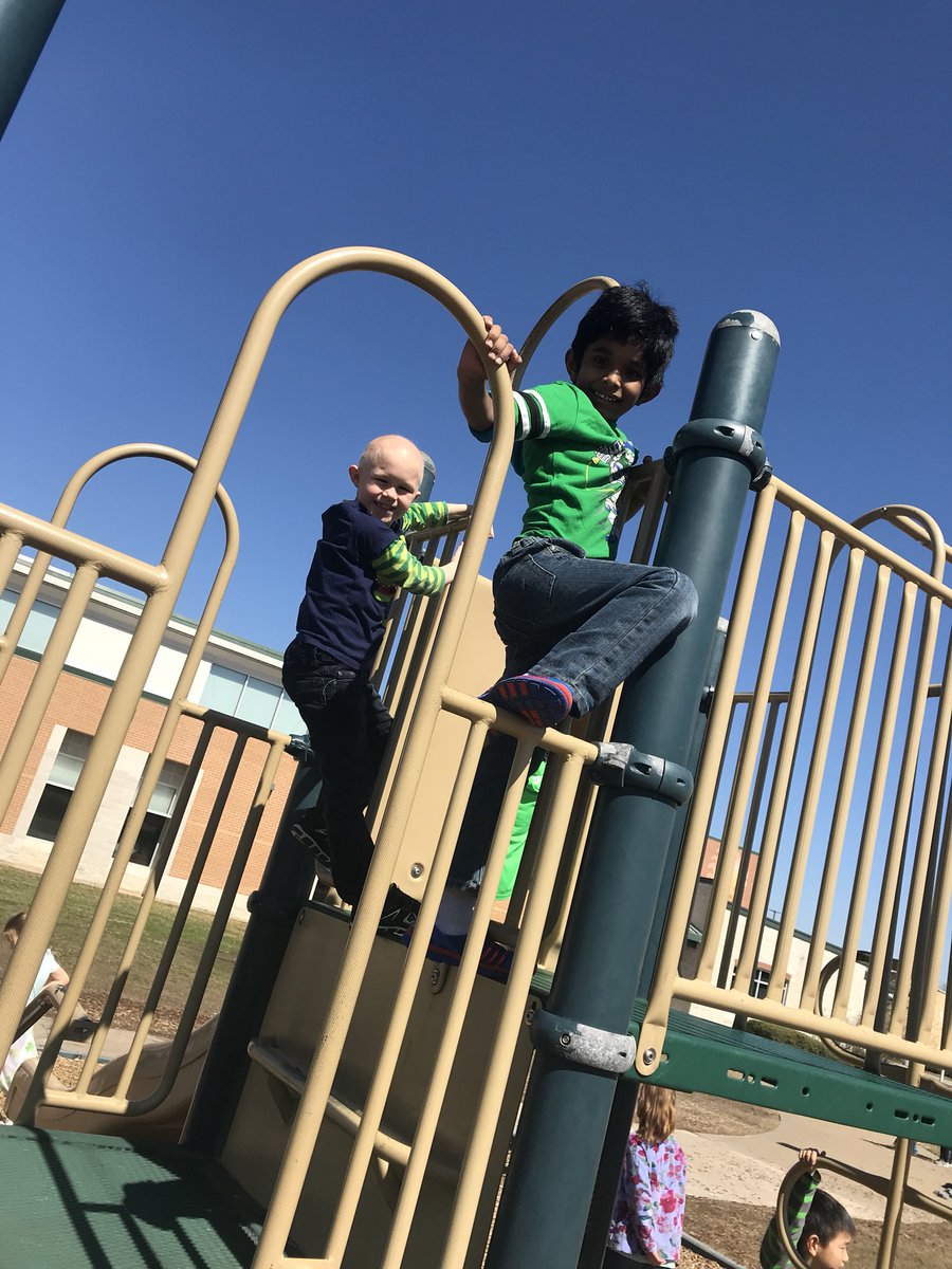 katie_counselor's tweet image. My friends rocked PACK Week!🙌Check out all the Green today!🥦🥝🍏 #walelm #mymisd #packweek