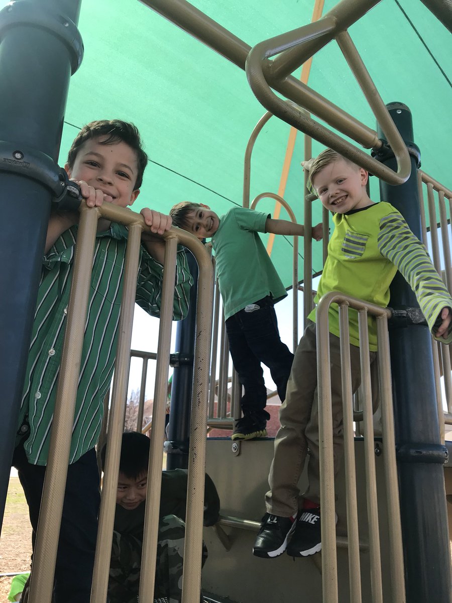 katie_counselor's tweet image. My friends rocked PACK Week!🙌Check out all the Green today!🥦🥝🍏 #walelm #mymisd #packweek