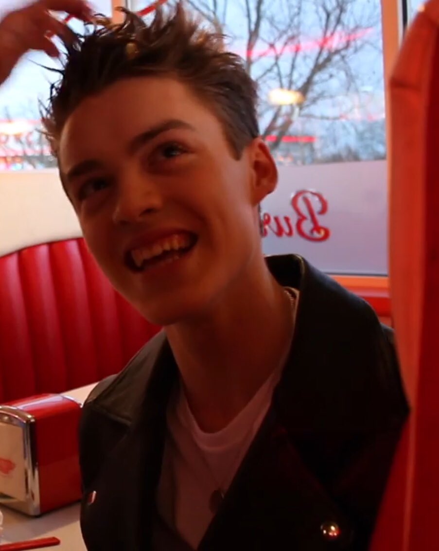 jkaccakj's tweet photo. Reece looks so happy awww 💙
#NHCTigerFeetVideo #BehindTheScenes https://t.co/f6wm4p5nZs