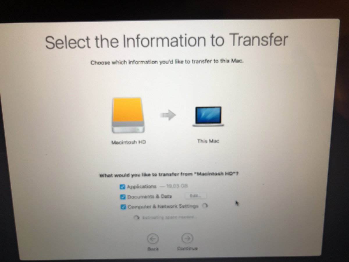 culihoppen's tweet image. Ook dat hoort erbij...een laptop die onderhoud vergt, hoognodig! Met grote dank aan #amacamersfoort en in t bijzonder #johan voor de ruime uitleg om tot een goeie beslissing te komen. Ik was al klant maar basis is verstevigd! #amac #tevredenklant #apple# MacBook #happy