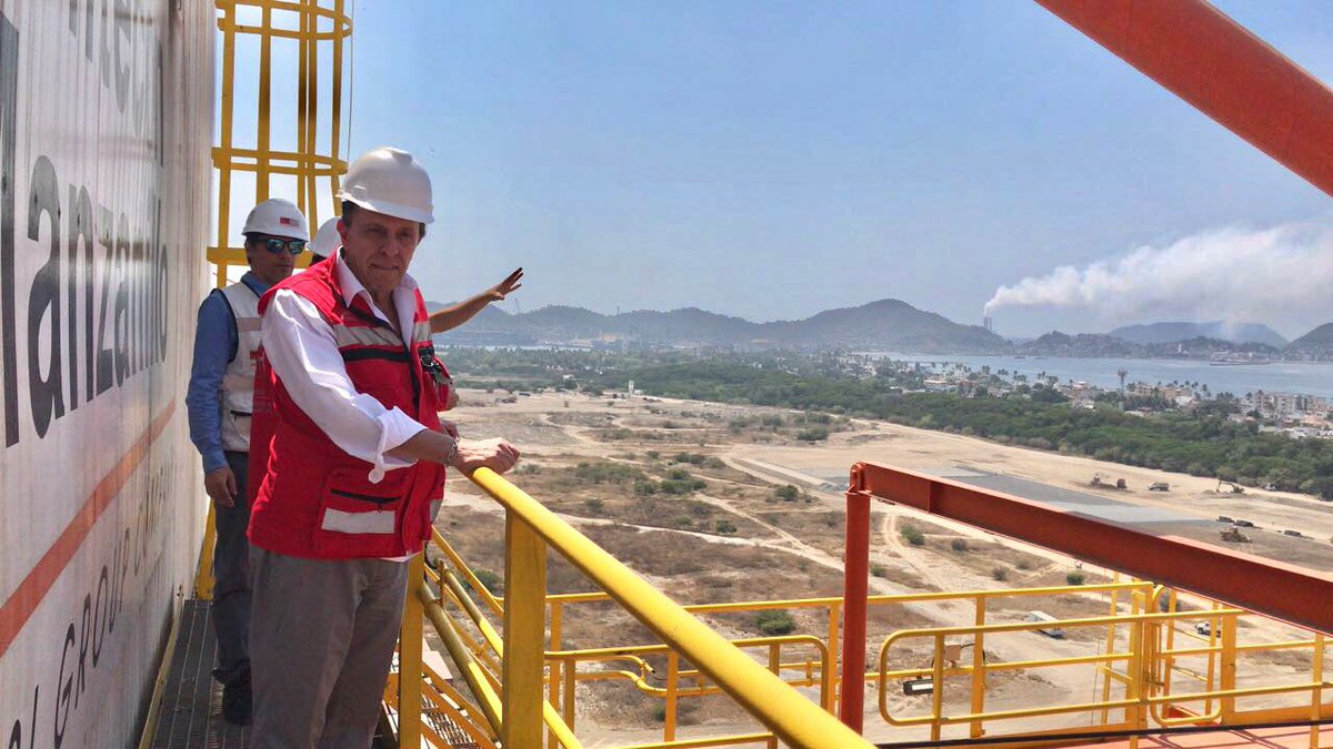 ASIPONA_Man's tweet image. Nuestro Director General, el Dr. Ovidio Noval Nicolau visitó la Tec II de @conteconmzo. 

¡En la #APIMAN estamos comprometidos con el crecimiento portuario de Manzanillo!