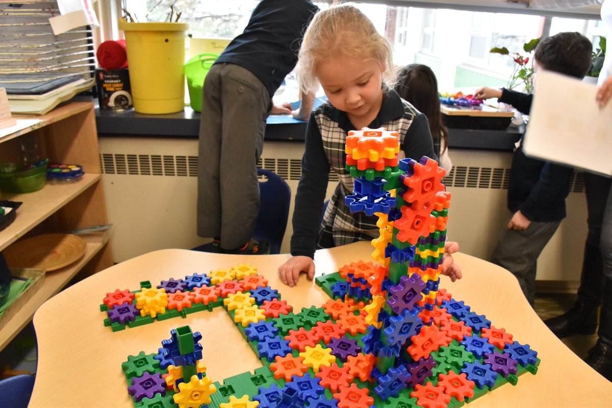 KCSMatters's tweet photo. Levers, gears, wheels and incline planes were just a few of the marvellous machines at the SK Scientist in the School learning stations. #EmbraceLearning #QuestionAndBeCurious https://t.co/SK2WEyZyW6