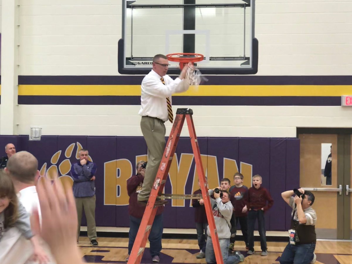 EdgertonSchools's tweet photo. Sectional Champs!! #bestdefense#BulldogNation https://t.co/a08K3psjWZ