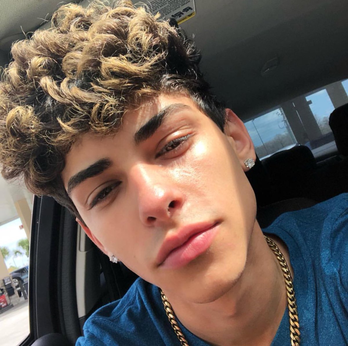OpulentDimitri's tweet photo. My hair looks all types of cool https://t.co/0m1YlUUa1J