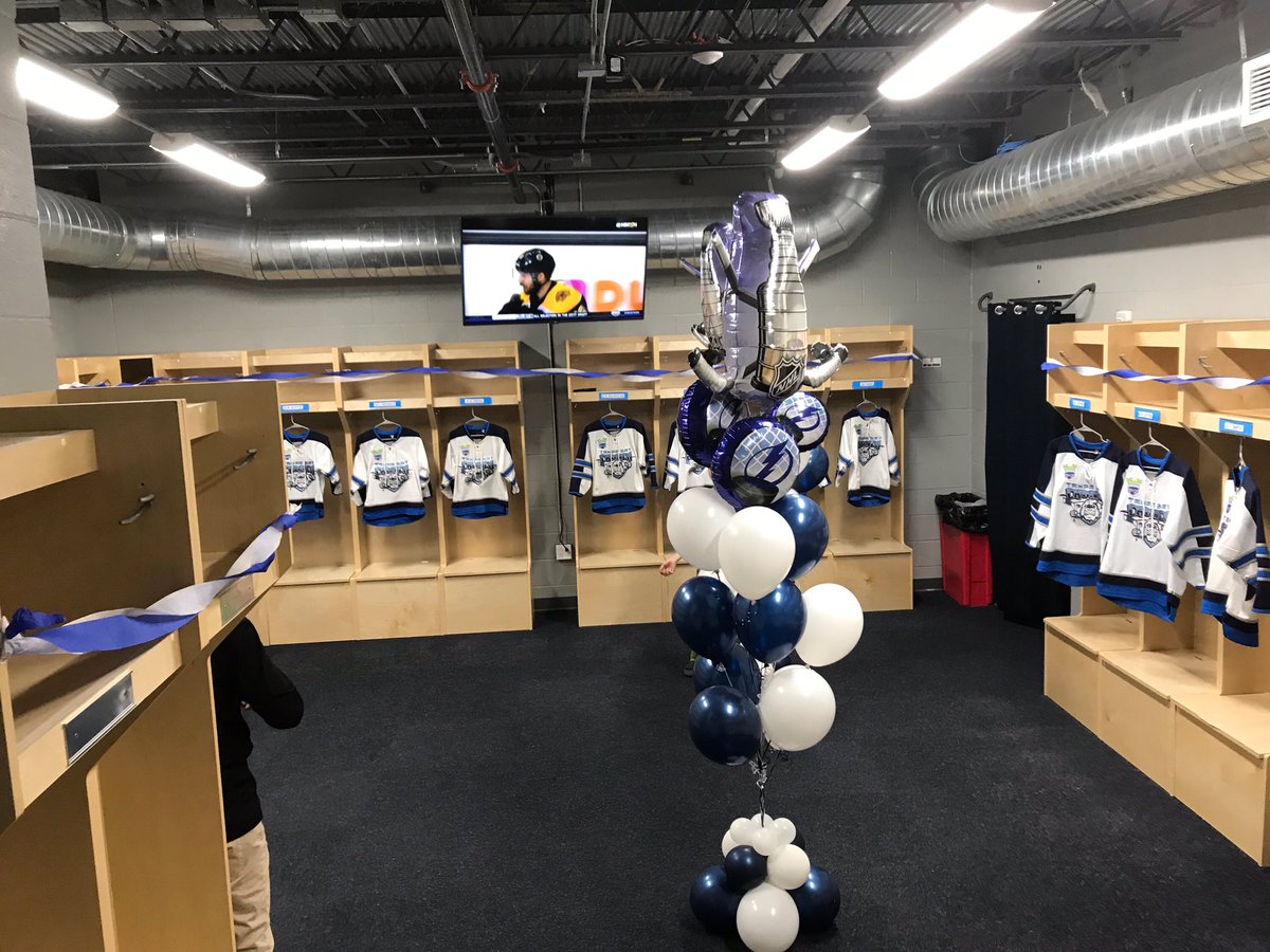 First class dressing room set up by U10A Crunch manager Andrea Sutton! #SAHOF#U10AGOLD#States