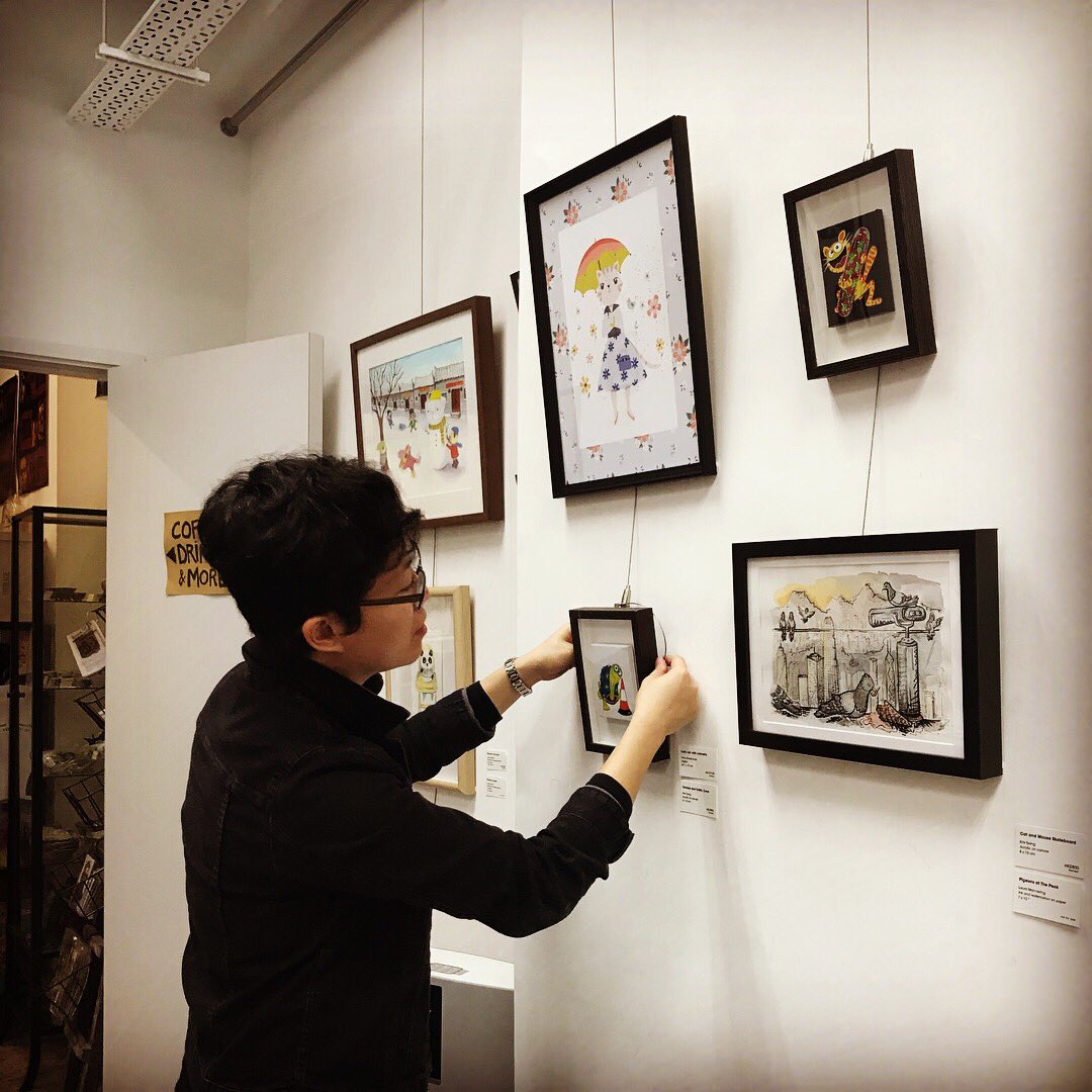 laura_mannering's tweet photo. Today is our OPENING! Illustrations are hanging, final prep underway. Hope to see you 3-8pm at Swing A Cat gallery. Show runs March 3-23. #hkillo #illustration #hongkongevents  @ Swing A Cat https://t.co/kKtHHsOJVk