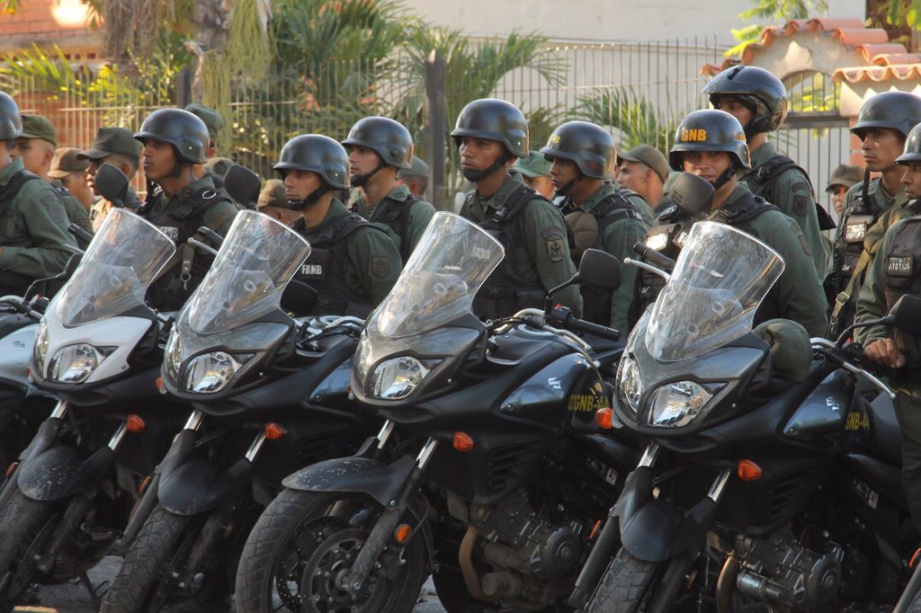 luiscarPSUV's tweet photo. #MirandaSegura esfuerzo de Gobierno que se siente en cada calle, comunidad, urbanismo de #Guarenas, gestión que une los esfuerzos de .@NicolasMaduro @HectoRodriguez @NestorReverol y ahora los índices de violencia han descendido 48% en la Miranda Bolivariana #20MDemocraciaYPaz https://t.co/TF3PsmabZi