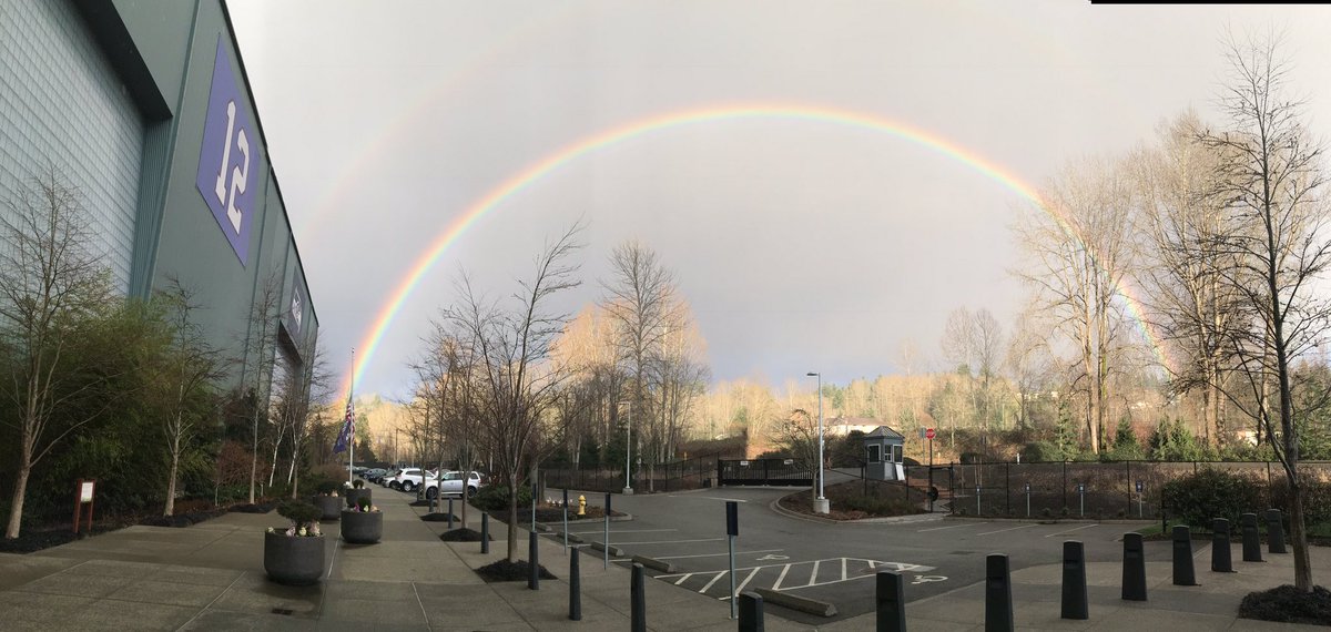 brianoconnell12's tweet photo. Amazing sight as I was leaving the office today. #12sRainbow https://t.co/me1OxVet8j