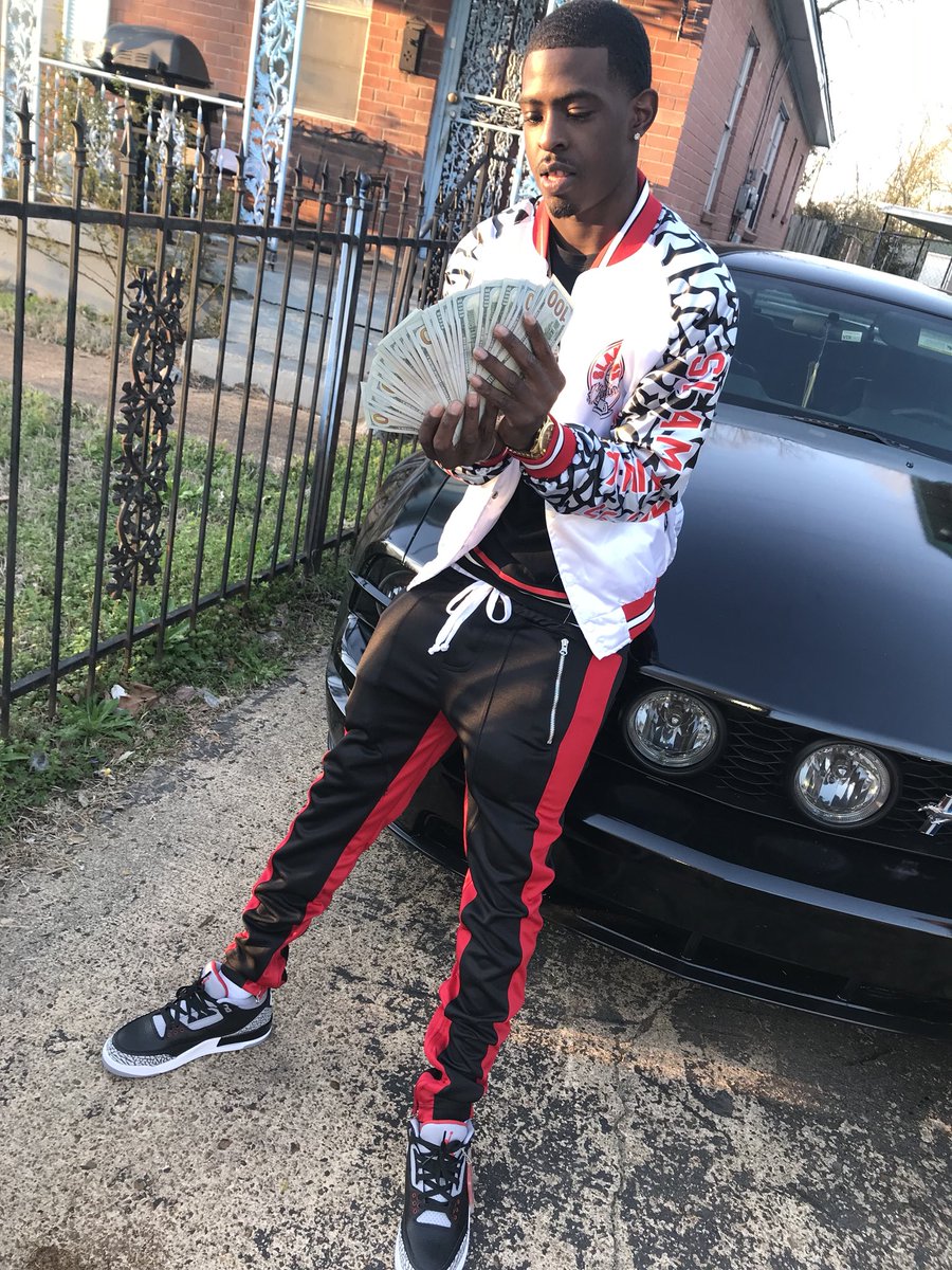 CeoBizzle's tweet photo. I’ll fall back b4 I fall off🖤❤️🔥💰#CameFrom0 #RipUncOgMB https://t.co/66EzaeUFHW