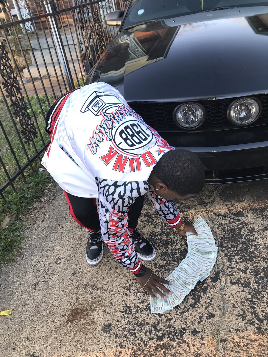 CeoBizzle's tweet photo. I’ll fall back b4 I fall off🖤❤️🔥💰#CameFrom0 #RipUncOgMB https://t.co/66EzaeUFHW