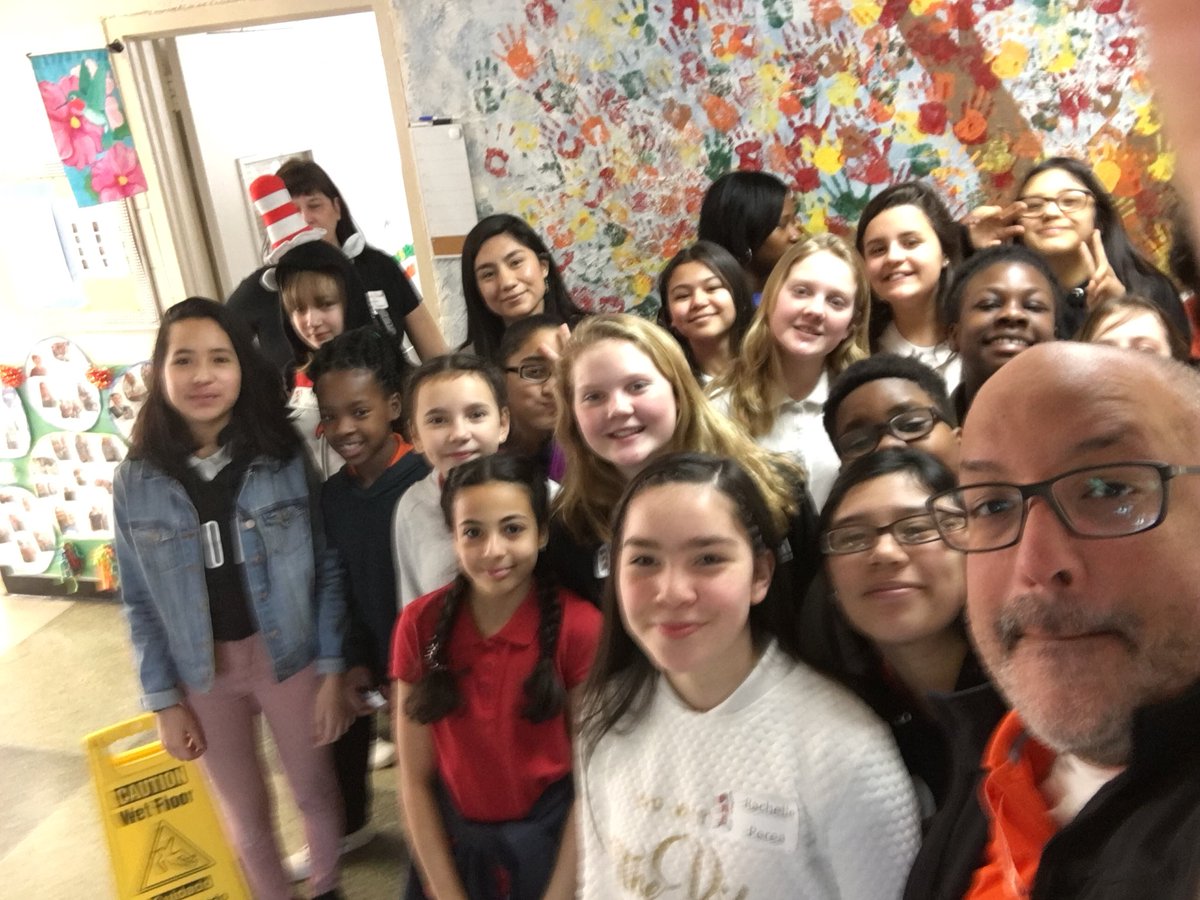 KathrynM101's tweet photo. Best Field Trip ever with @LMS_RAKClub in honor of #ReadAcrossAmericaDay! @LCSJackets @LexMidSchool #DrSeuss #LMSNewDay https://t.co/0IXcjXeTdk