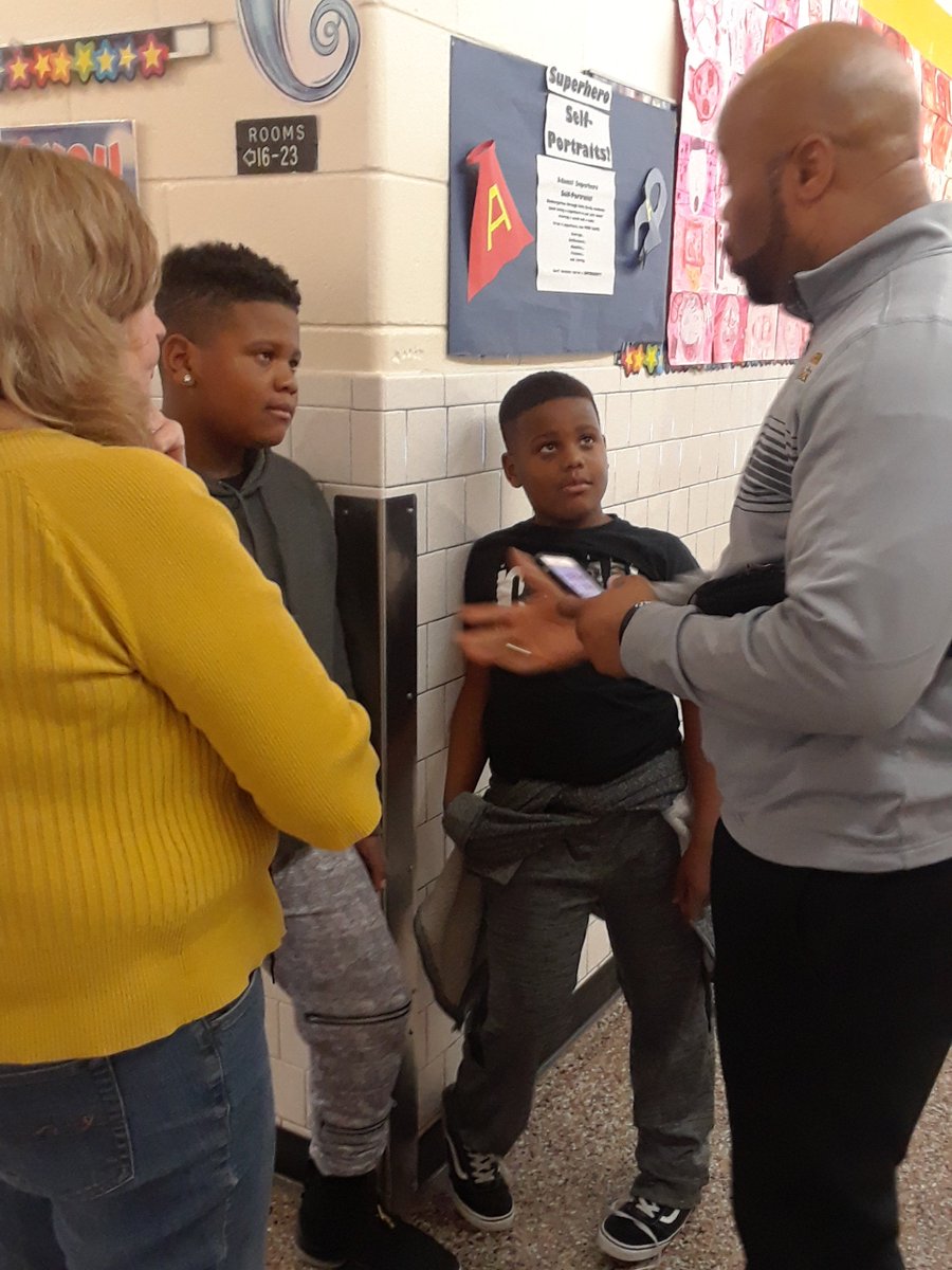 JLAdamsGators's tweet photo. Shout out to @gohshsfootball  and Coach Johnson for coming over to read to our students and hang out in class with them. They brought #ReadAcrossAmericaDay to a new level. #CommunityEngagement #OnceASpringerAlwaysASpringer #SpringerPride @HenricoSchools https://t.co/pItGe2hZdN