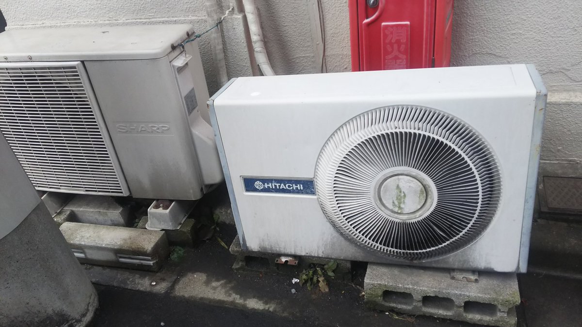 シャープと日立のエアコン室外機 シャープ：3枚羽根 左回転 日立：4枚 