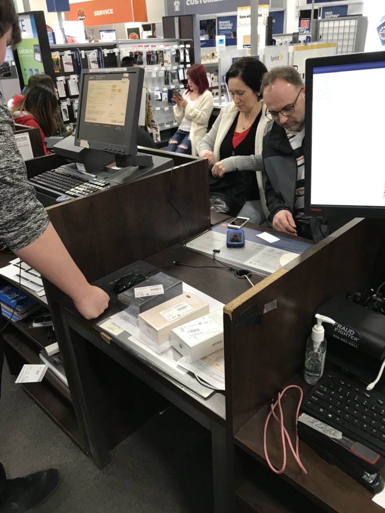 DMSPRINT23's tweet photo. 3 new lines going out at Best Buy 16😱 https://t.co/qpo9J1bY2V