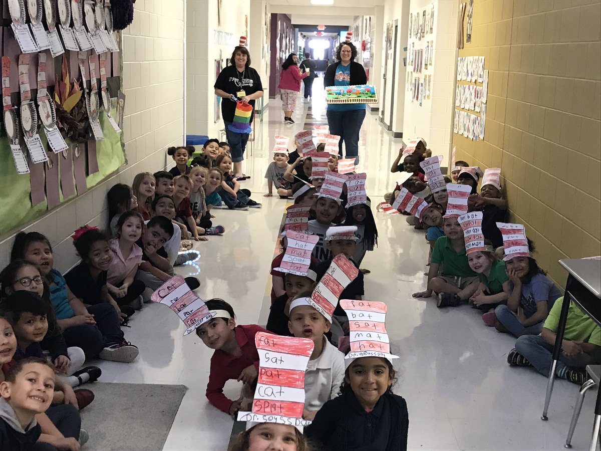 SHMrsPalmer's tweet photo. Southern Hills has been celebrating Dr. Seuss week! Today we had a birthday party in his honor! We LOVE Dr. Seuss! @SouthernHillsWF  @SHMrsPalmer  @SHMrsArd  @shmscarrillo  @SHMrsWallace https://t.co/4HXPscxZxS