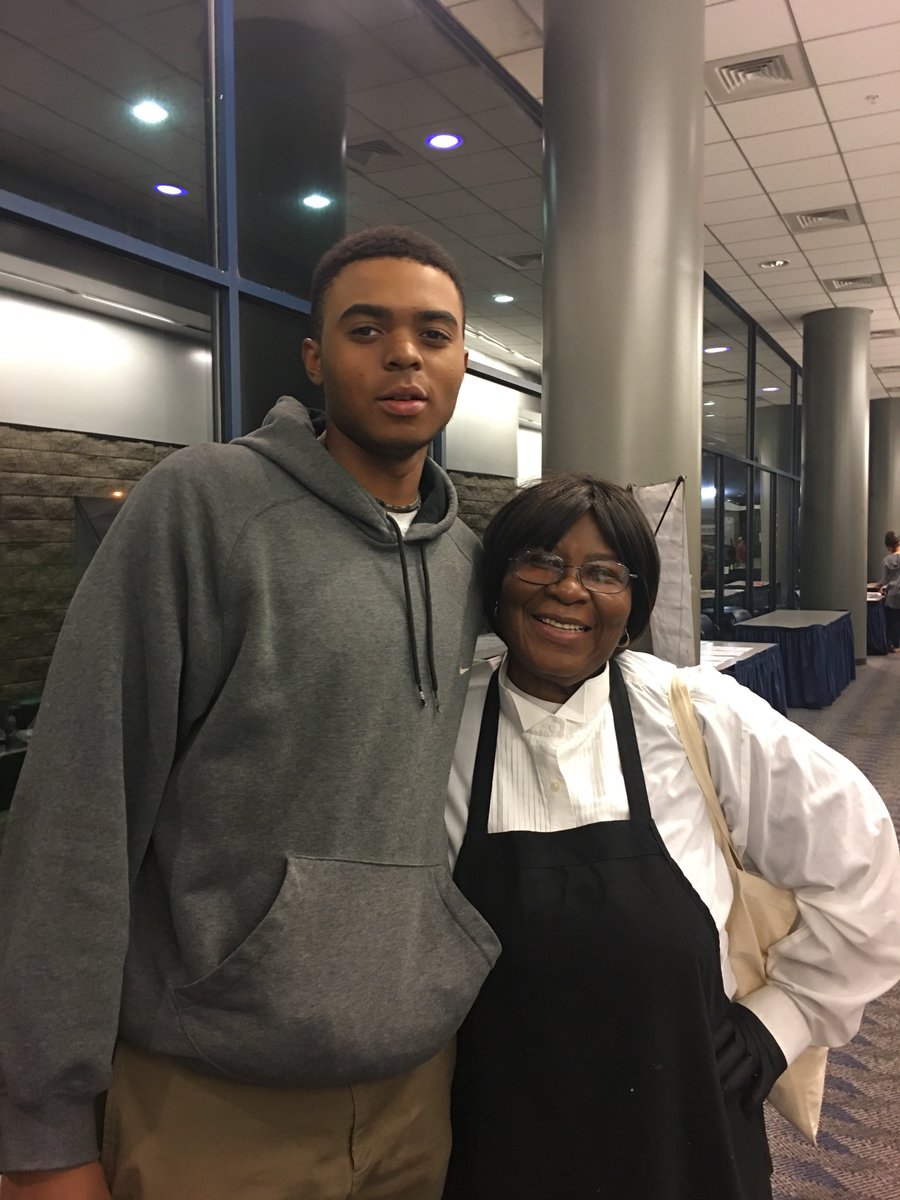 Great local people working to feed the runners!
