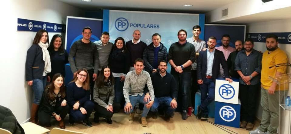 Una agradable sorpresa poder saludar a los componentes de la Junta Directiva Provincial de <a href="/NNGGhuesca/">NNGG Huesca</a>. Alegría, trabajo y valentía. Un estímulo para todos nosotros.