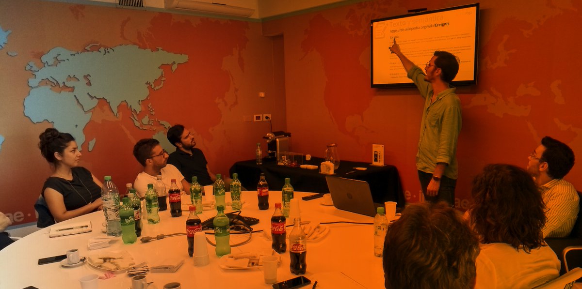 PuntoRojoM's tweet photo. Mati, nuestro responsable de contenidos, en un #WorkshopSEO con el equipo de un medio digital líder de la región ☝️ https://t.co/BqzEM8oOT8