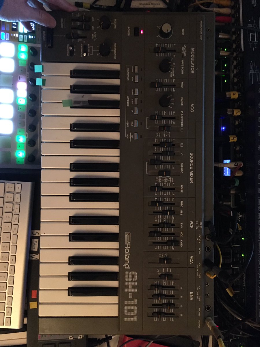 maxcarrabin's tweet photo. #infrabass #secret #patch #sh101 #roland #mary #funkyjackguitar&amp;soul #release #keyboard
#env
#res
#freq 
#bender : vco vcf ##groove## #ostinato 
Envoyé de mon iPhone https://t.co/1XjZOuVyHo
