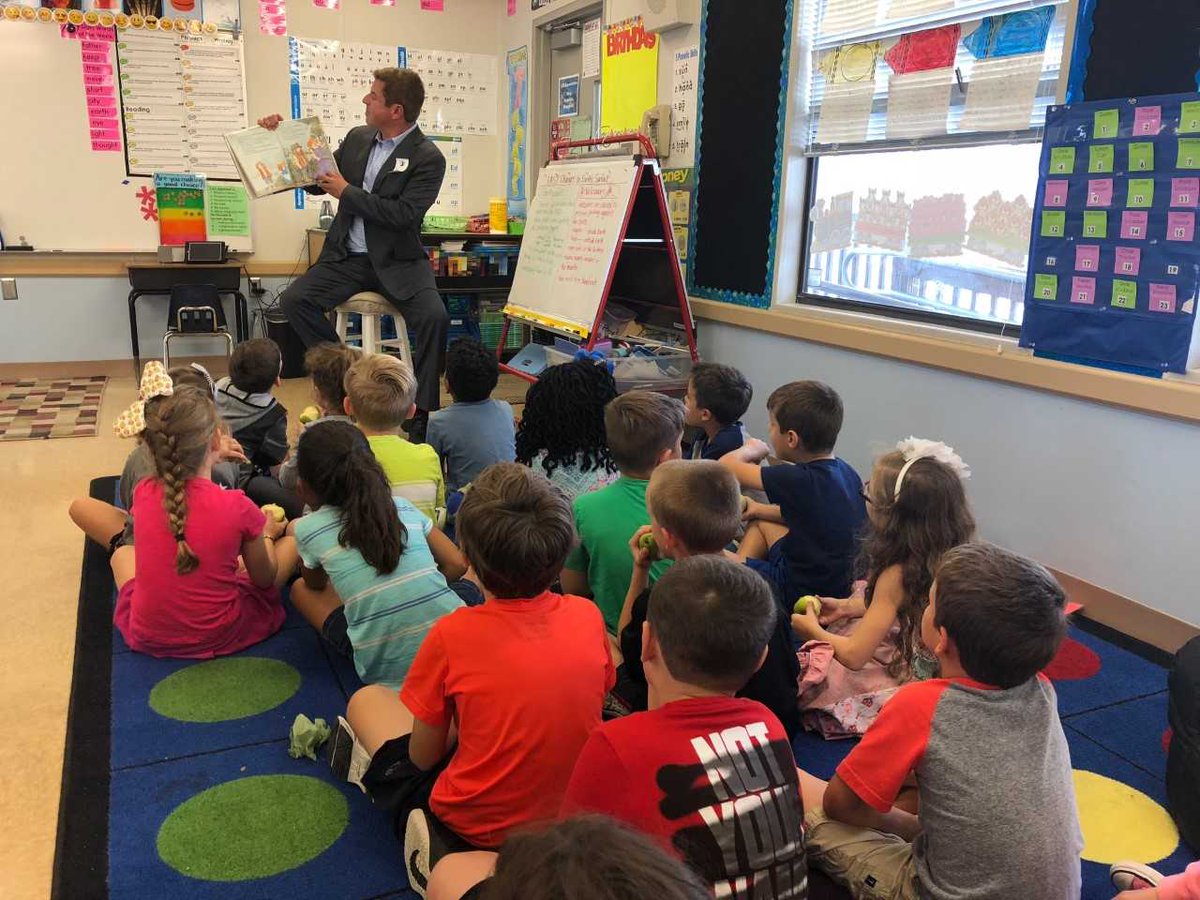 ChrisCWINK's tweet photo. Got the chance to read to Mr. Briggs' 1st grade class @LaurelOakElem this afternoon.  Great kids &amp; great teacher.  #CCPSProud https://t.co/BEWXaCuBwP