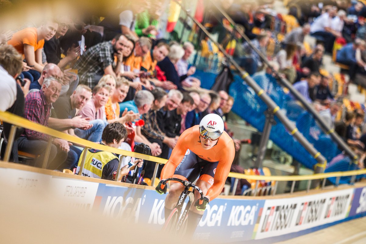 timbuitenhuis's tweet photo. What a great day, team @KNWU is back in action for the medals with silver 🥈 voor Jan-Willem van Schip and a second gold 🥇 medal for Kirsten Wild! #Apeldoorn2018 https://t.co/6Mpjfc5LWJ
