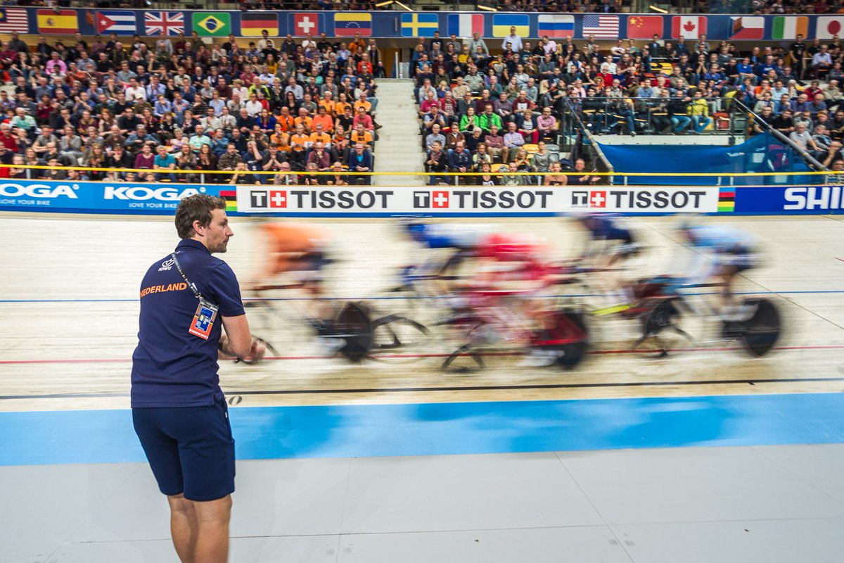 timbuitenhuis's tweet photo. What a great day, team @KNWU is back in action for the medals with silver 🥈 voor Jan-Willem van Schip and a second gold 🥇 medal for Kirsten Wild! #Apeldoorn2018 https://t.co/6Mpjfc5LWJ