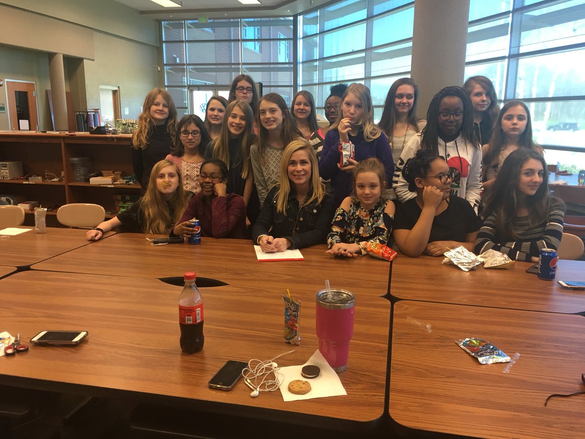 michellesbettis's tweet photo. Chips, cookies, and CODING! @EHMHSVWeLab #CodeLikeAGirl #GirlsJustWannaHaveFun https://t.co/0UcEQnLtBT