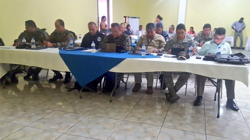 Reunión binacional de seguridad fronteriza Panamá-Costa Rica realizada en Ciudad Neily, Costa Rica, participaron Senafront, @SENANPanama <a href="/migracionpanama/">Migración Panamá</a> <a href="/ProtegeryServir/">Proteger y Servir</a> y <a href="/D_Fronteras_CR/">Policia de Fronteras</a>