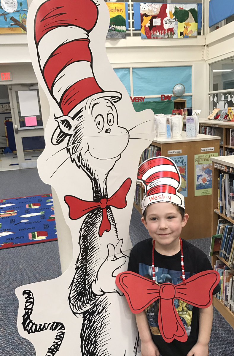 Sharon_Fulone's tweet photo. We loved our week celebrating reading and Dr. Seuss! #mashpee #team172 #doyoureallyneedtoaskmewhyilovemyjob? https://t.co/Blbx1j3iJp