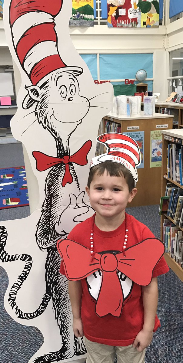 Sharon_Fulone's tweet photo. We loved our week celebrating reading and Dr. Seuss! #mashpee #team172 #doyoureallyneedtoaskmewhyilovemyjob? https://t.co/Blbx1j3iJp