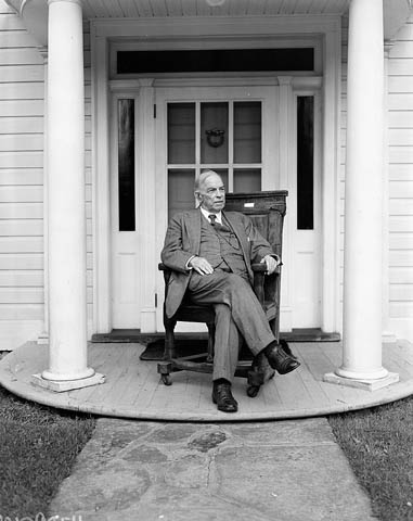 LibraryArchives's tweet photo. #CdnPM William Lyon Mackenzie King kept a diary from 1893 to 1950. He wrote meticulous accounts of his life in politics &amp; recorded fascinating details from his private life. This #podcast has the history behind the diaries &amp; how they became public:  https://t.co/GeDnPtNOAp  #WLMK https://t.co/yqnGCPd68C
