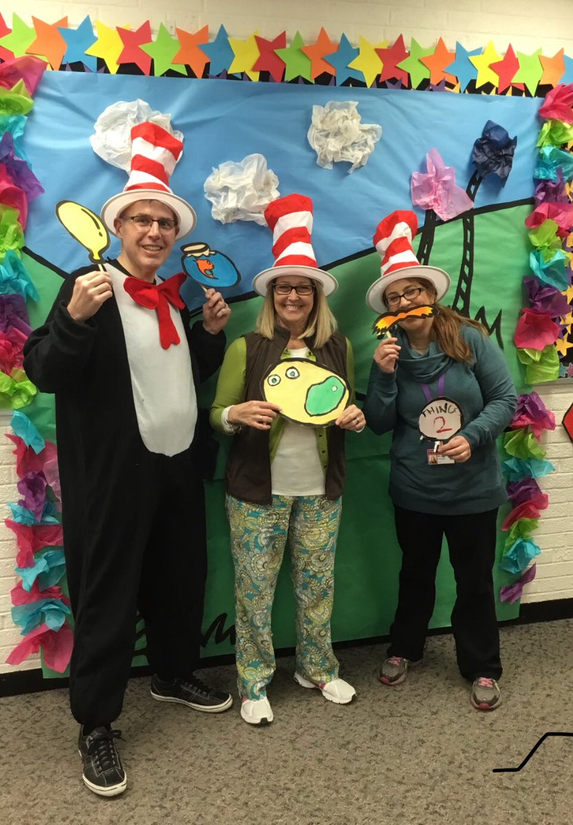 BloomCarrollLSD's tweet photo. And the final mystery guest reader for the week was...... Mr. “Cat in the Hat” himself! What a great finish to an amazing week! Happy Birthday Dr. Seuss! 🎂🎉#bcwows #theBCexperience #myohioclassroom https://t.co/s6dBbToBdD