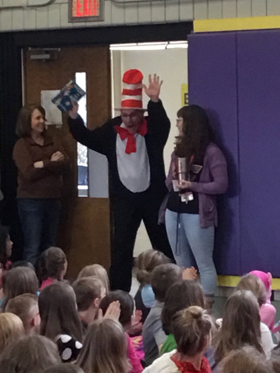 BloomCarrollLSD's tweet photo. And the final mystery guest reader for the week was...... Mr. “Cat in the Hat” himself! What a great finish to an amazing week! Happy Birthday Dr. Seuss! 🎂🎉#bcwows #theBCexperience #myohioclassroom https://t.co/s6dBbToBdD