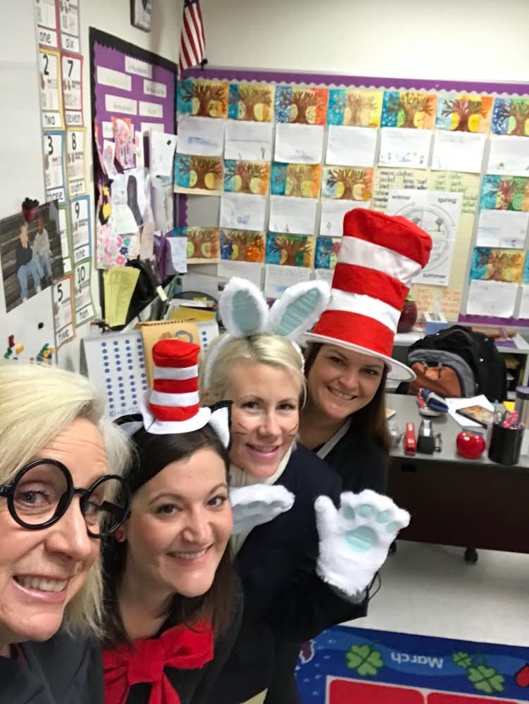 rcsdfiddyment's tweet photo. Read Across America Day - Fiddyment Spirit! #rcsdchampions, #DrSeuss https://t.co/II2pncZ8wk