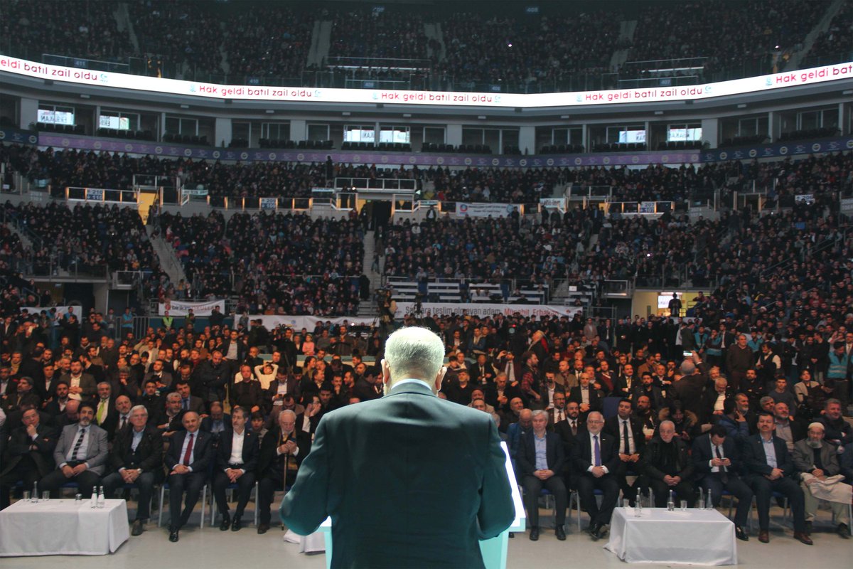 mahmutarikansp's tweet photo. Erbakan Hocamızın vefat yıldönümü münasebetiyle Anadolu Gençlik Derneği tarafından organize edilen anma programında, Fenerbahçe Ülker Arena Stadını hınca hınç dolduran ve programda emeği geçen herkese teşekkür ederim. https://t.co/U28CCCj5g6
