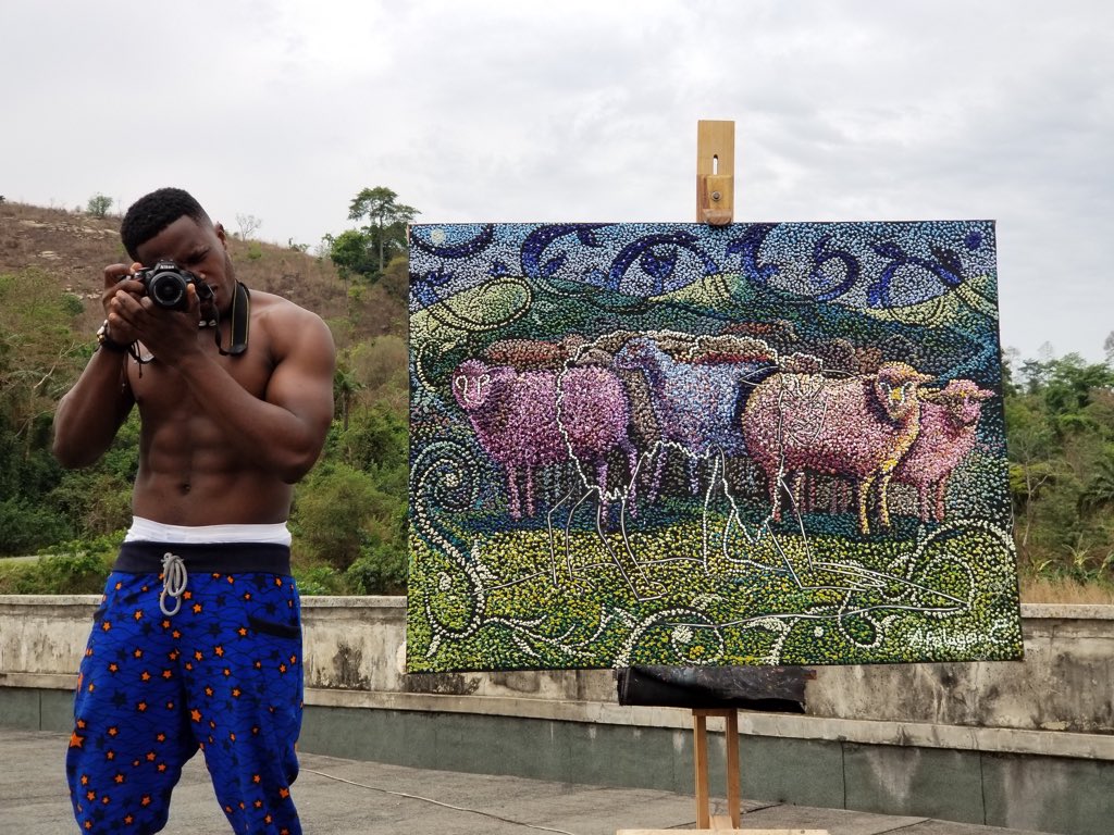 ola_zik's tweet photo. Am Ola zikk ,I use dot to paint (pointillism). I also infuse glow pigment which allows me to tell a double tale ,a tale at daytime and a tale in the dark #WeAreNigerianCreatives https://t.co/Rmlt0lGWuG